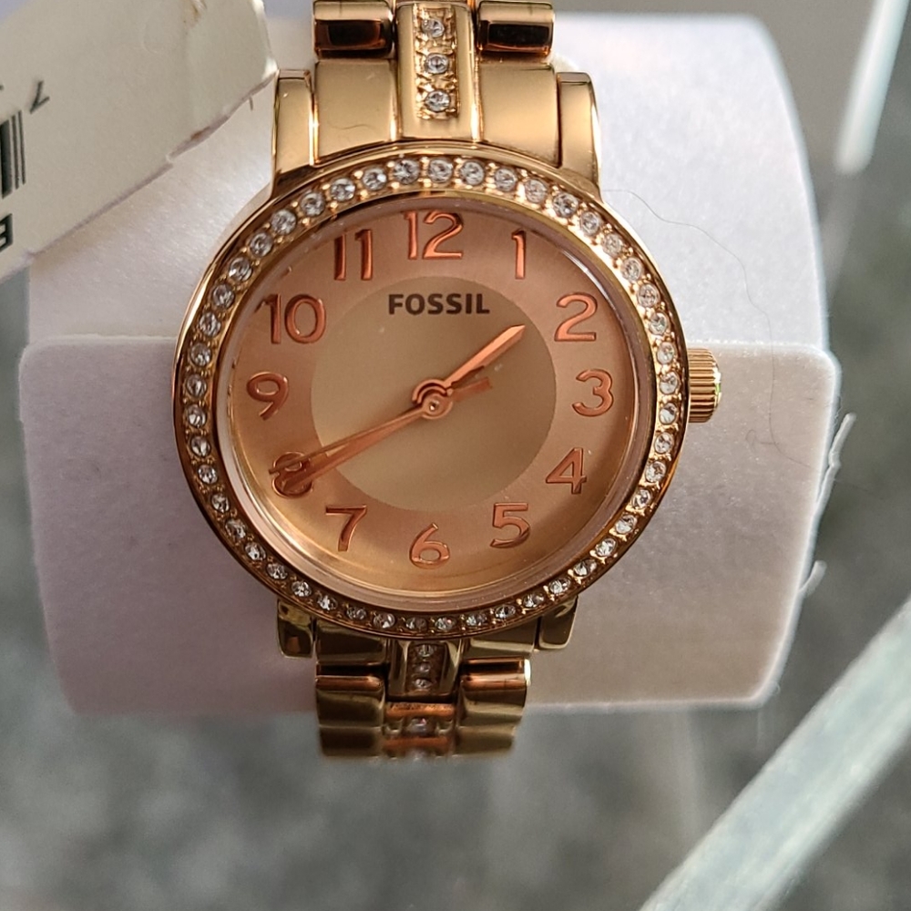 EUC Fossil Watch Rose Gold With Diamonds - Picture 2 of 5